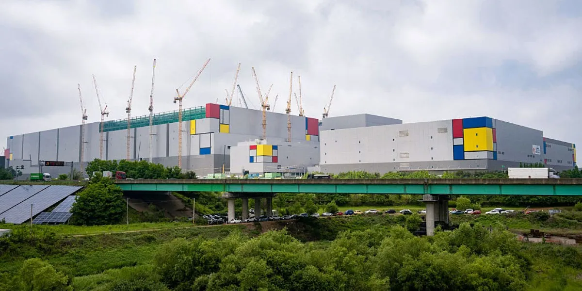 Illustration from MIT Technology Review: Samsung restarts and enlarges its Pyeongtaek P5 fab as it tries to catch SK Hynix in HBM