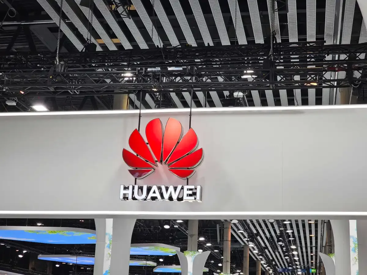 Illustration from TechCrunch: Huawei targets Q1 2027 for Ascend 960DT as it pushes cluster-scale AI systems